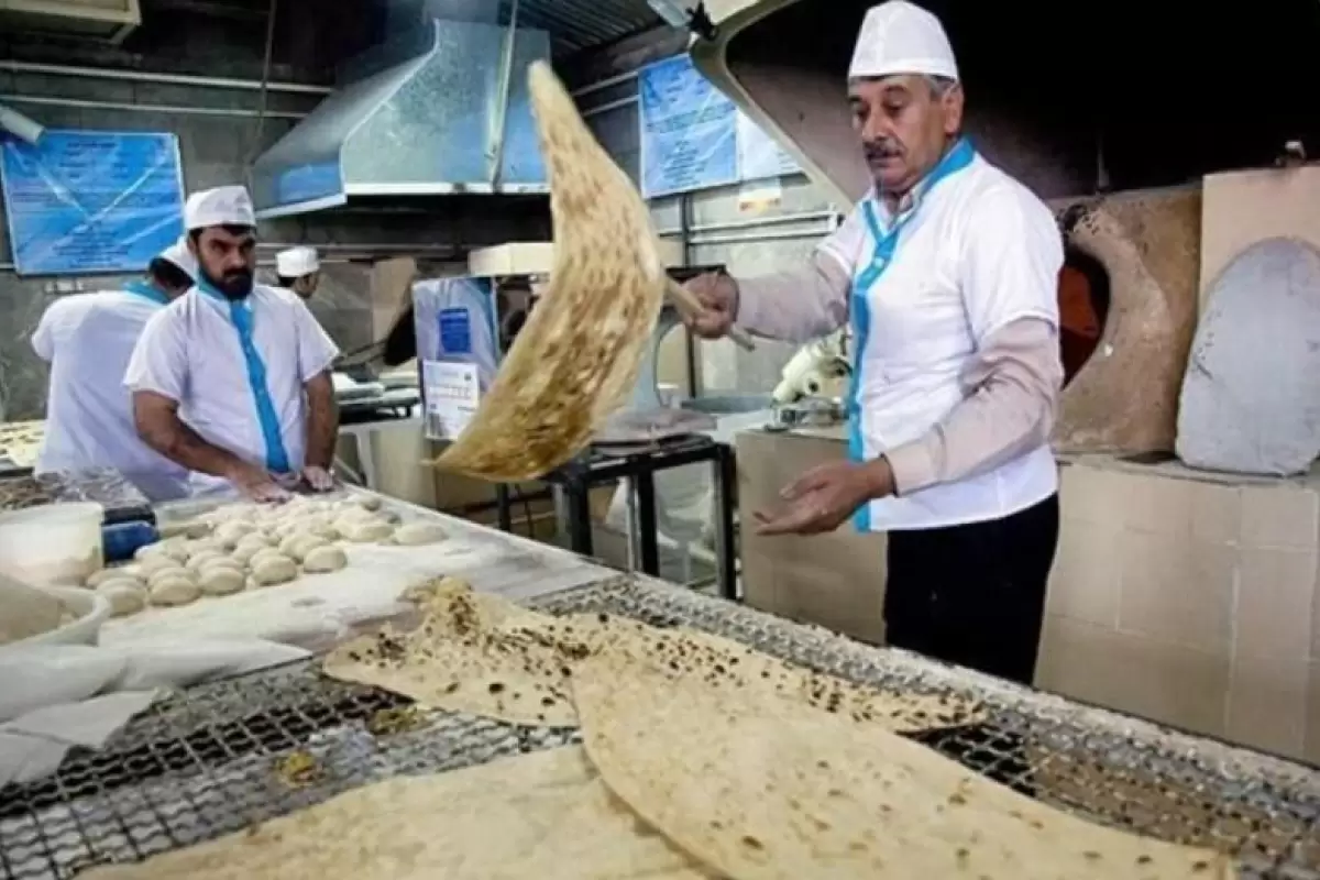 طبخ نان کامل توسط 25 خبازی در شیراز