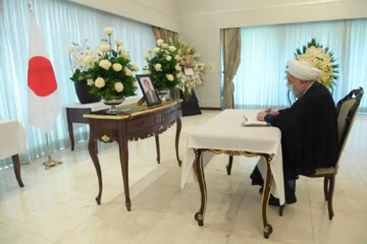 روحانی دفتر یادبود «آبه شینزو» را امضا کرد + عکس ها