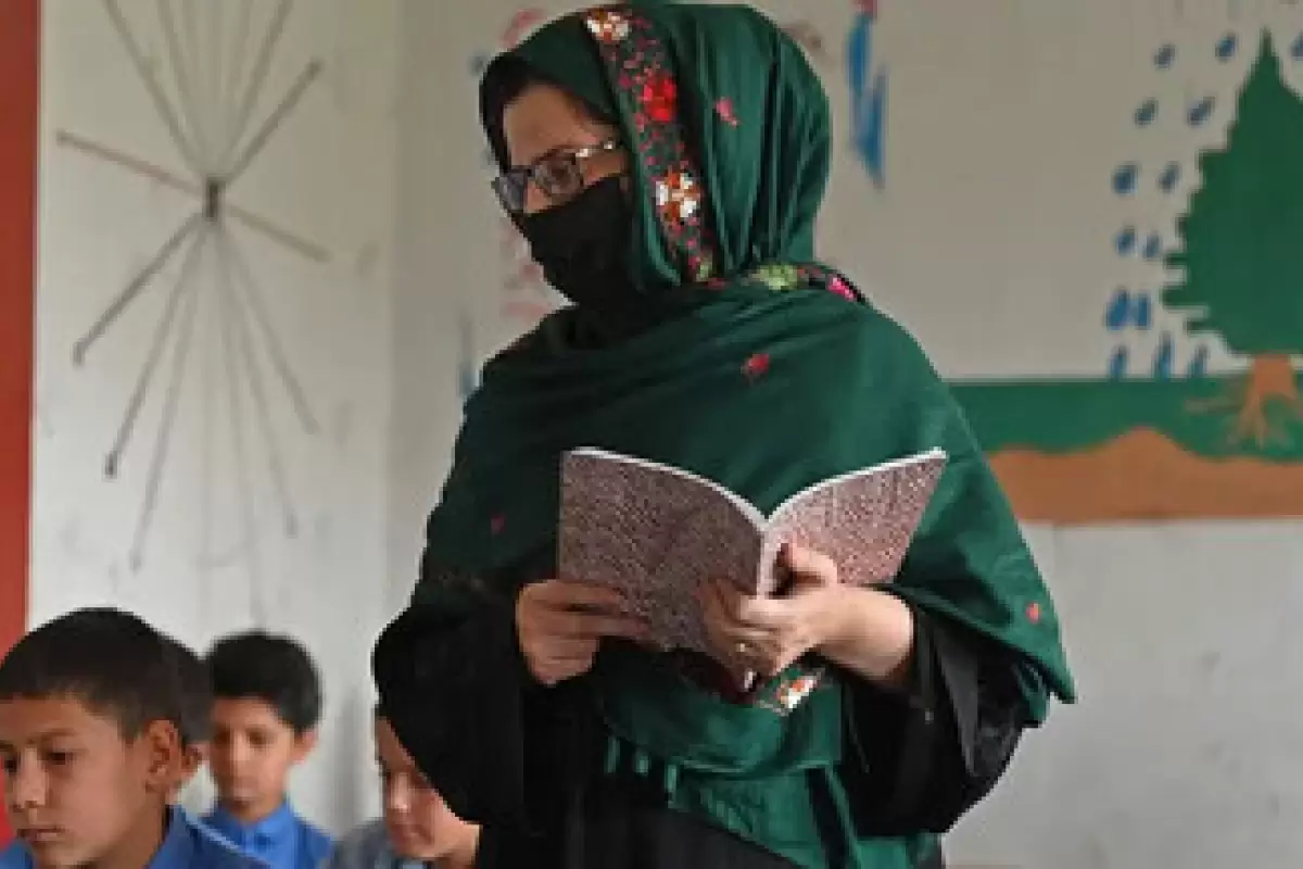 درخواست عجیب طالبان از زنان شاغل:آشنایان مرد را به جای خود به سرکار بفرستید!