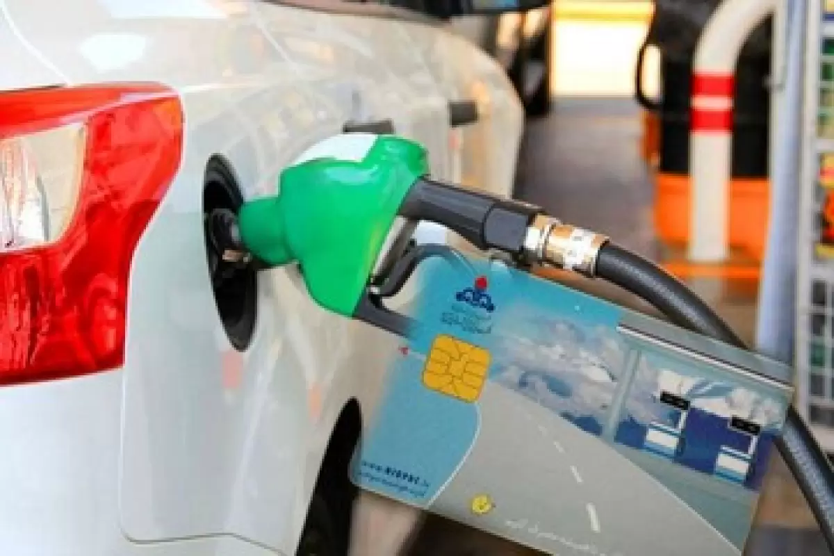 خبر مهم وزیر اقتصاد درباره بنزین/ قیمت بنزین تغییر می‌کند؟