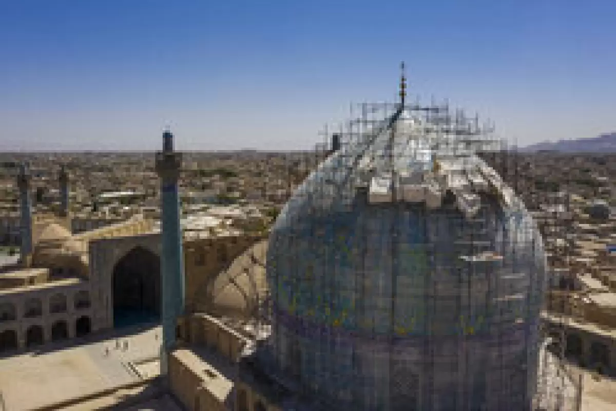 مرمت گنبد مسجد امام (ره) ادامه دارد / اشکالات رفع خواهد شد