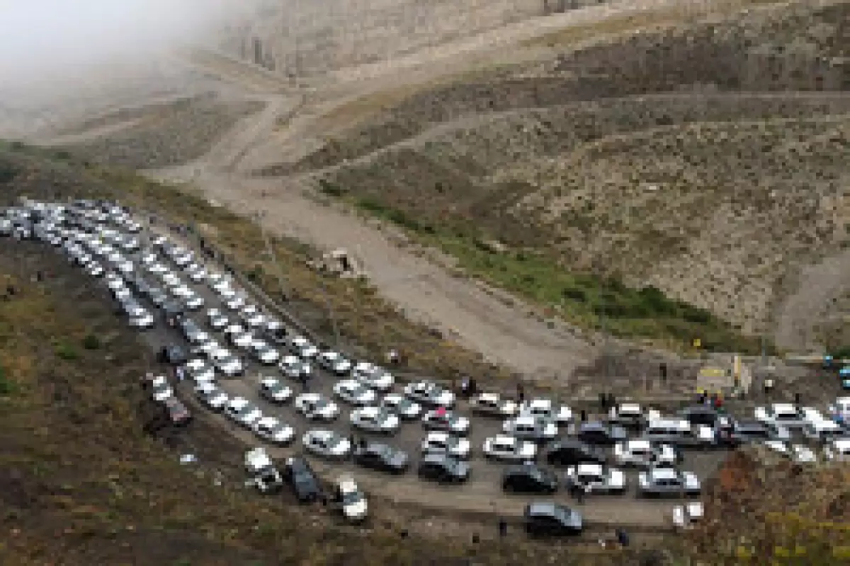 ترافیک در مسیر آزادراه تهران_ شمال نیمه سنگین است