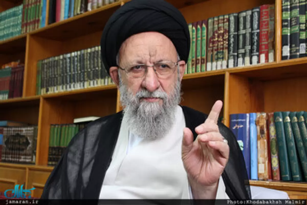امام جمعه گرگان : عده‌ای دور کاخ سفید و عده‌ای دور کاخ سرخ می‌چرخند ما دور خانه خدا می‌چرخیم