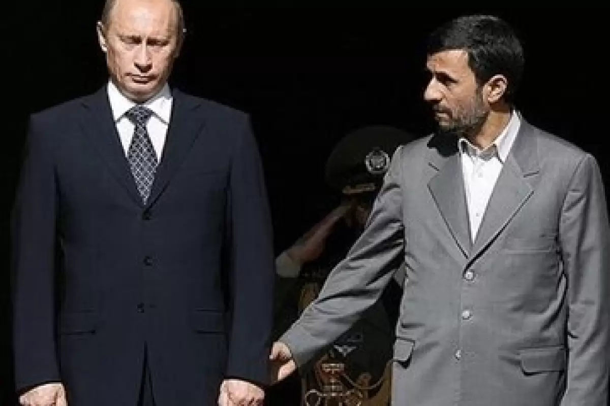 انتقاد احمدی نژاد از «خودکامگی ،خودشیفتگی و شهرت طلبی» پوتین