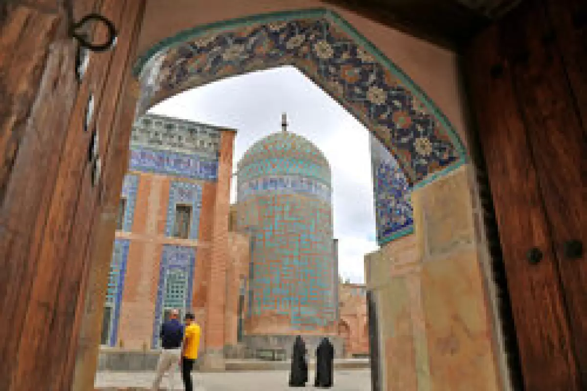 بررسی جایگاه مجموعه‌های آرامگاهی صوفیان در معماری ایران