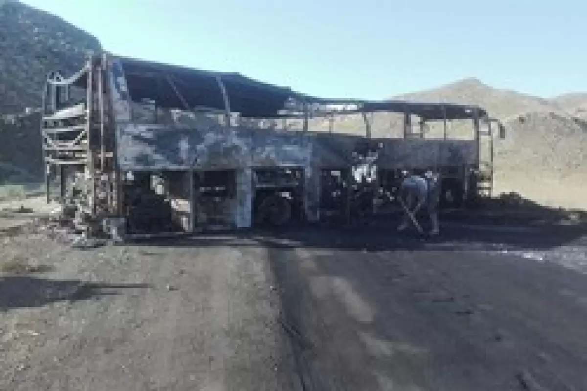 نقص فنی عامل آتش گرفتن اتوبوس شیراز - ابرکوه