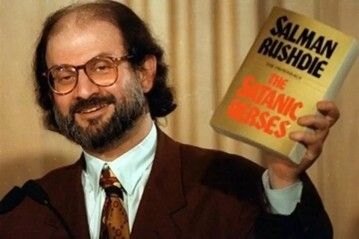 امام جمعه سابق لواسان : سلمان رشدی مرتد است و باید اعدام شود، حالا مرندی نگران برجام شده؟ 