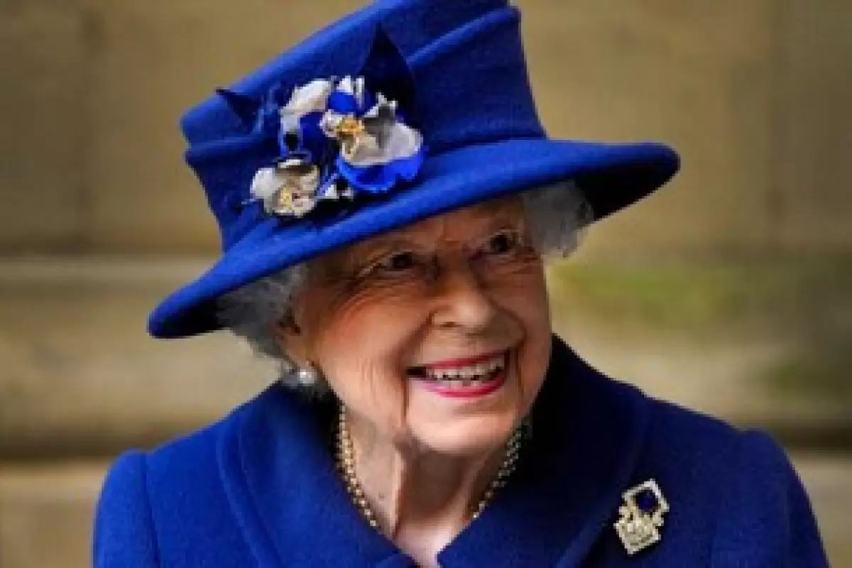 اعضای خاندان سلطنتی بریتانیا نزد ملکه رفتند