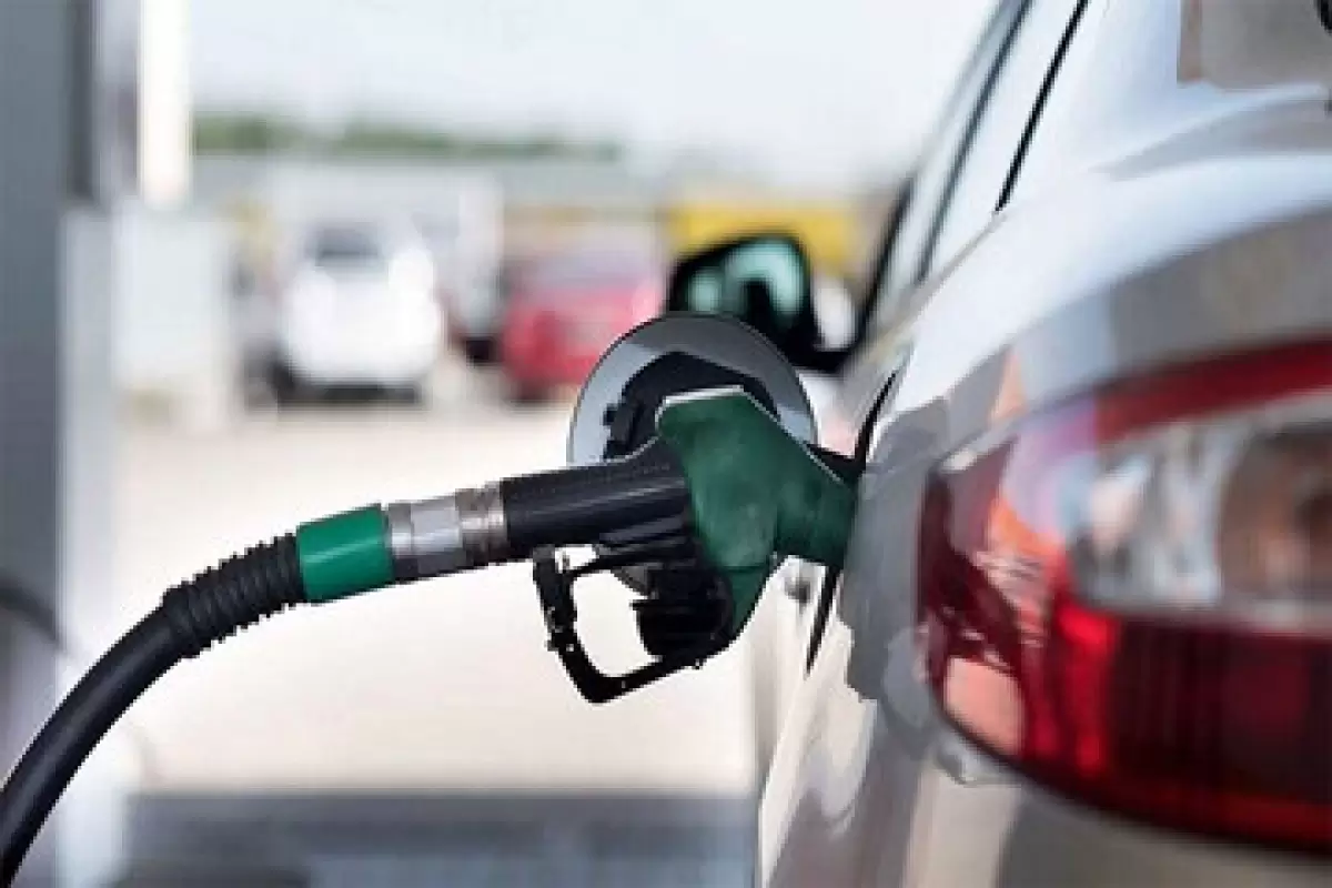تغییرات عجیب قیمت بنزین در نیم قرن اخیر/ قیمت بنزین در کدام کشورها ارزان است؟