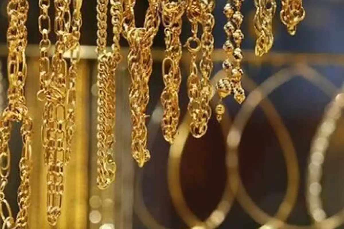 قیمت طلا یک کانال بالا رفت/ دلار درجا زد