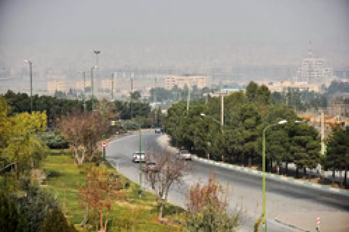 آلودگی هوا در کلانشهر اصفهان ادامه دارد/ احتمال بارش در غرب استان