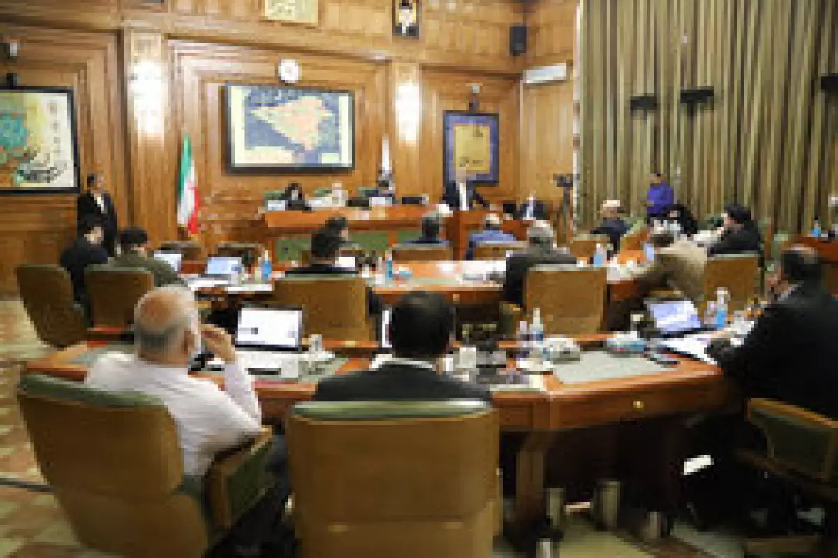 شهردار تهران برنامه توسعه چهارم را تقدیم شورای شهر می‌کند