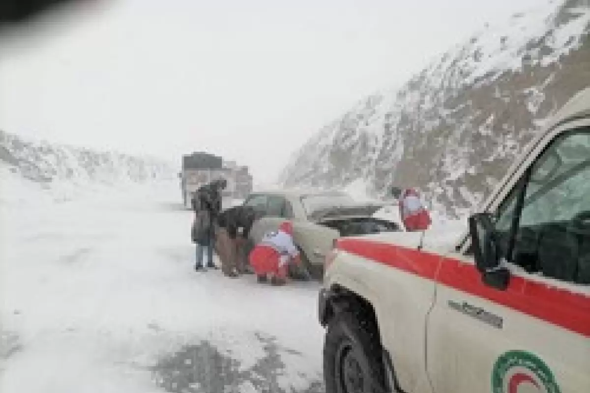 امدادرسانی به ۳۰۰۰ حادثه دیده/ برف، کولاک و آبگرفتگی در ۱۲ استان
