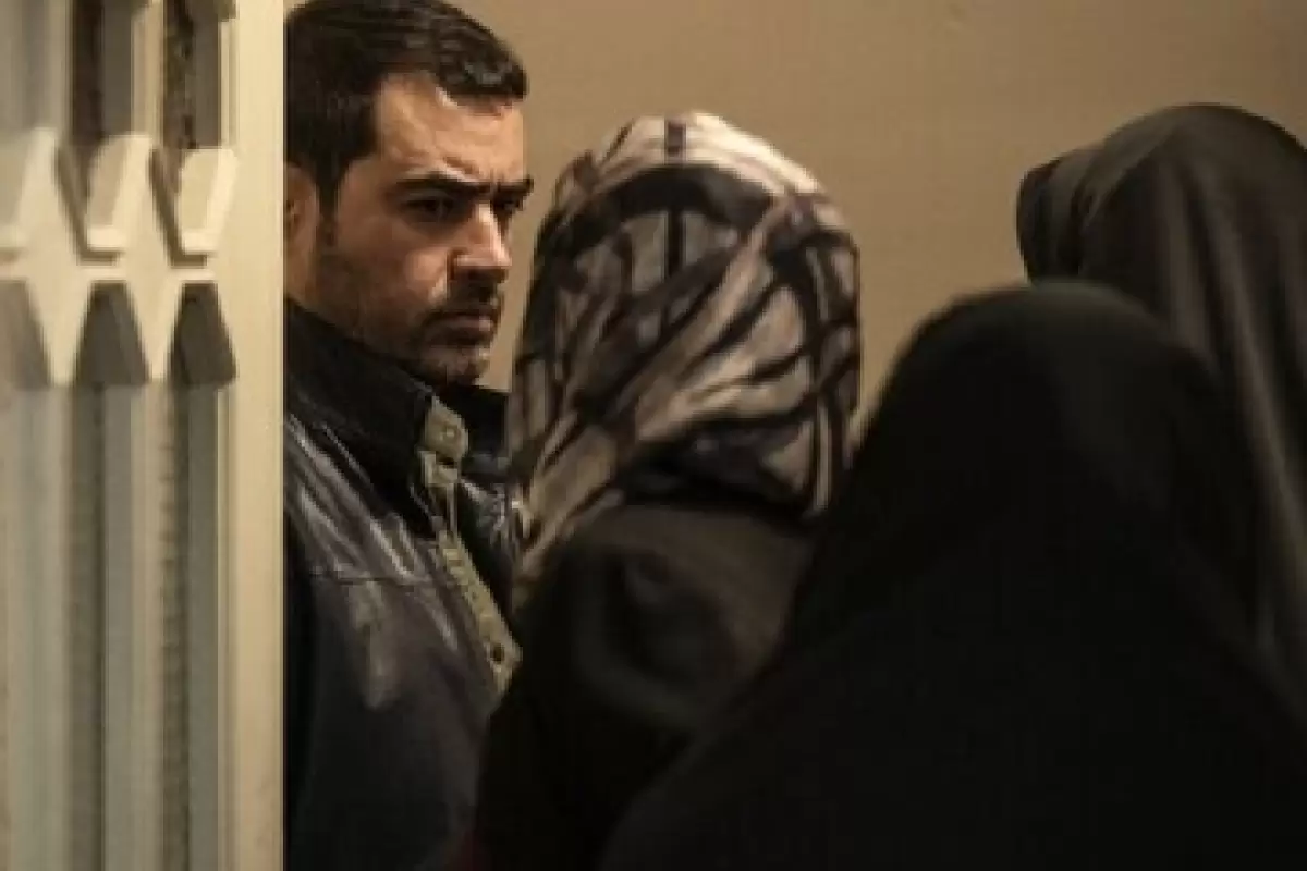پیگیری وضعیت ترانه علیدوستی؛ شهاب حسینی مقابل زندان اوین!