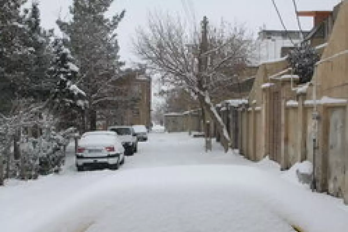 مدارس برخی شهرهای اصفهان به علت بارش برف سه‌شنبه غیرحضوری است