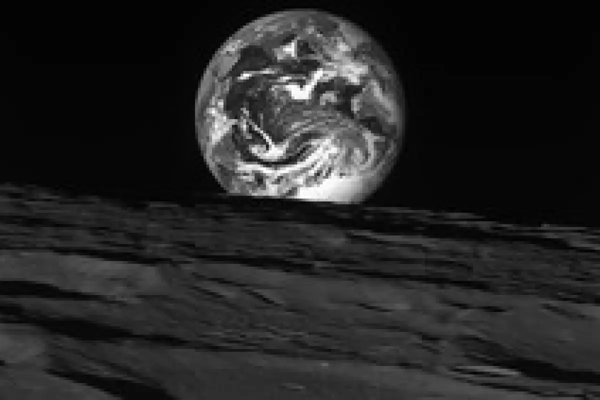 تصاویر ماه و زمین از چشم کاوشگر کره ای