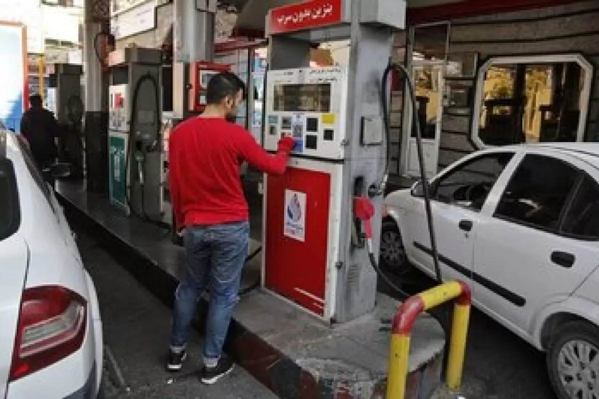 مصوبه کمیسیون تلفیق برای تخصی سهمیه بنزین به خانوارهای فاقد خودرو / ماهانه ۱۵ لیتر بنزین سهمیه‌ای به هر عضو خانواده