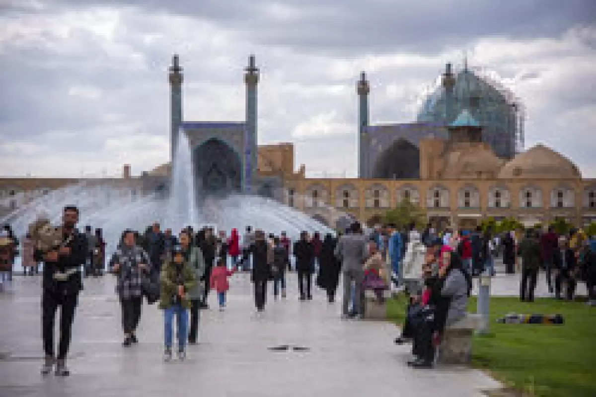 بازدید از میدان نقش جهان اصفهان از مرز ۱۵۰ هزار نفر گذشت
