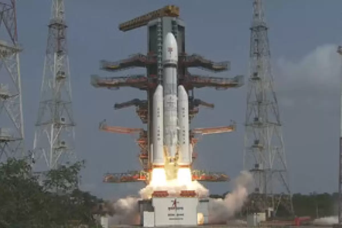 موشک هندی ۳۶ ماهواره اینترنتی «وان وب» را به فضا برد