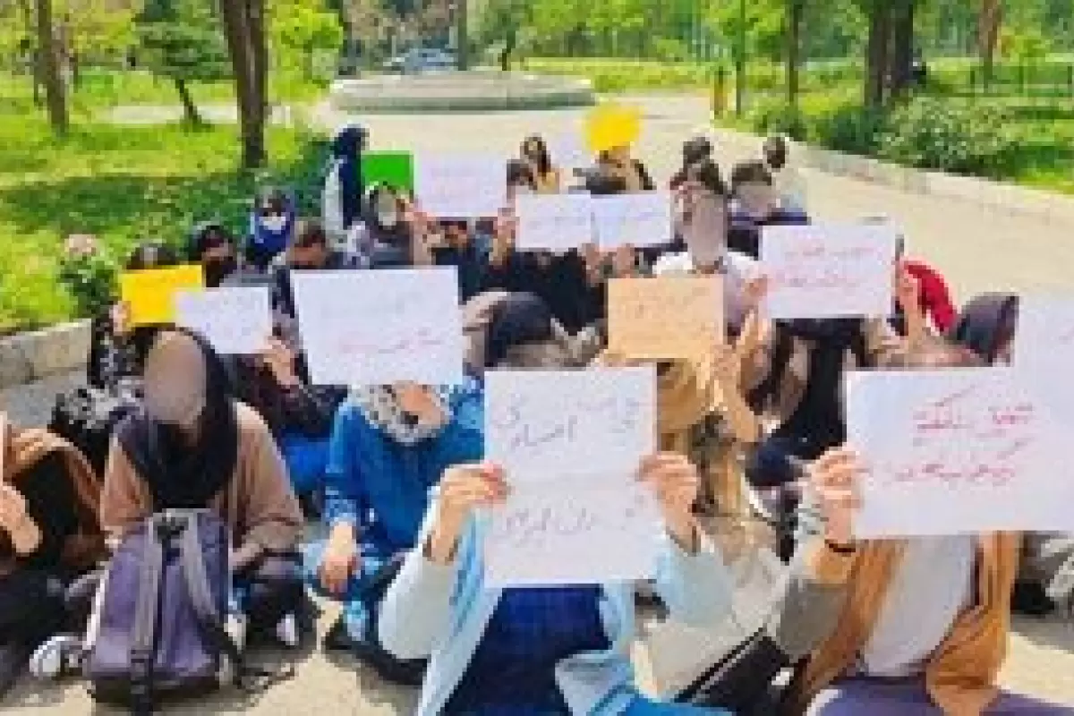 «تجمع اعتراض به مقررات پوشش و حجاب» در دانشکده علوم اجتماعی دانشگاه تهران