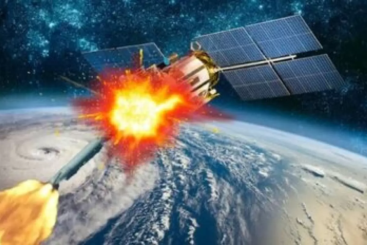 تصویر جنجالی از لحظه سوختن و نابودی ماهواره استارلینک / عکس
