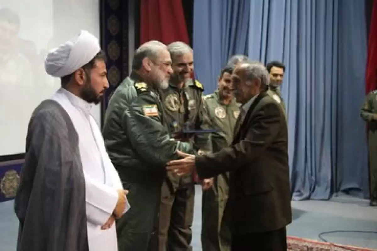 استادخلبانان هوانیروز کشور در اصفهان تقدیر شدند