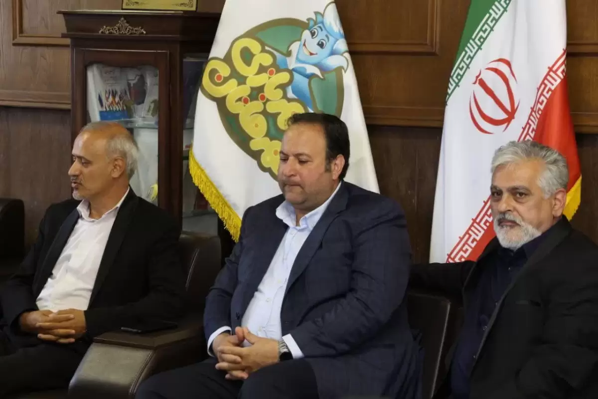 کودکان تحت پوشش نهادهای حمایتی میهمان شهربازی قهرمانان مشهد می شوند