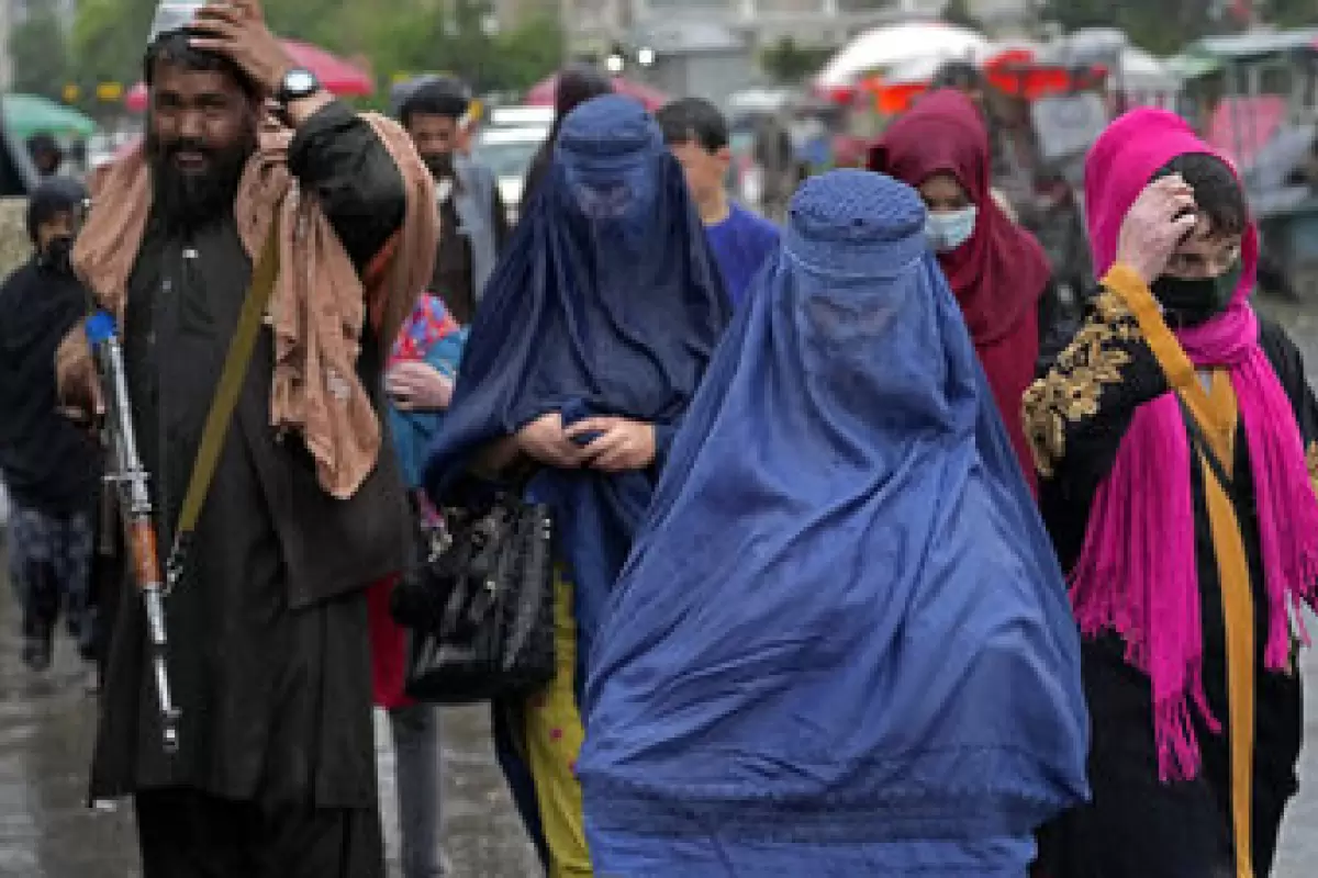 عفو بین‌الملل: زنان افغان از جامعه حذف شده‌اند؛ طالبان باید پاسخگو باشد