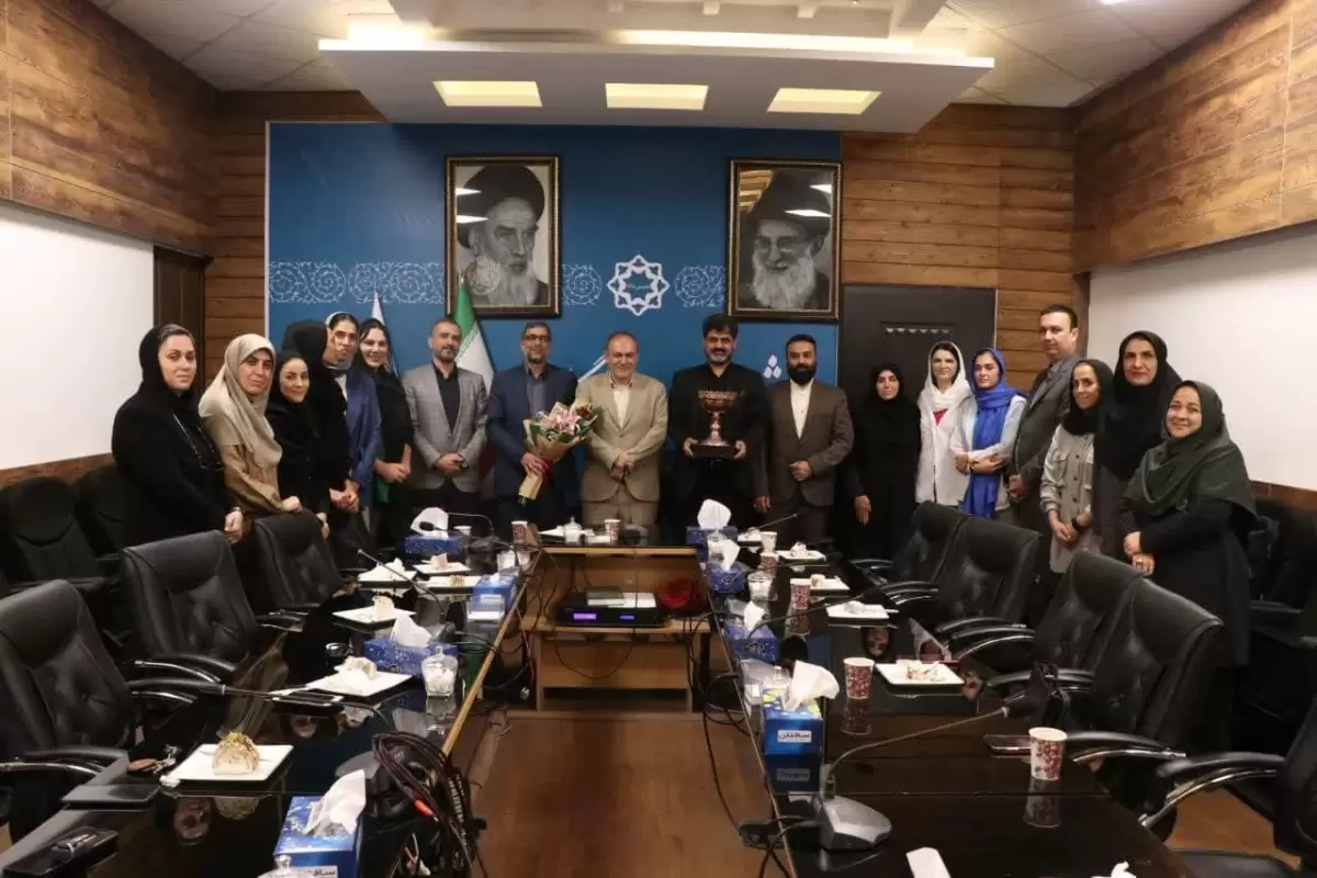  جام نایب قهرمانی تیم بانوان شهرداری گرگان به مهندس سیدالنگی اعطا شد