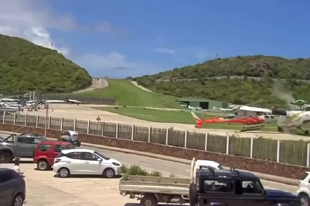(ویدئو) تصادف عجیب هواپیما با هلیکوپتر