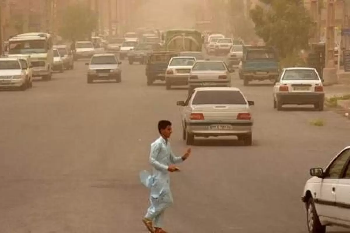 (ویدئو) طوفان شن در جاده زاهدان-زابل؛ ۸۰۰ نفر راهی بیمارستان شدند