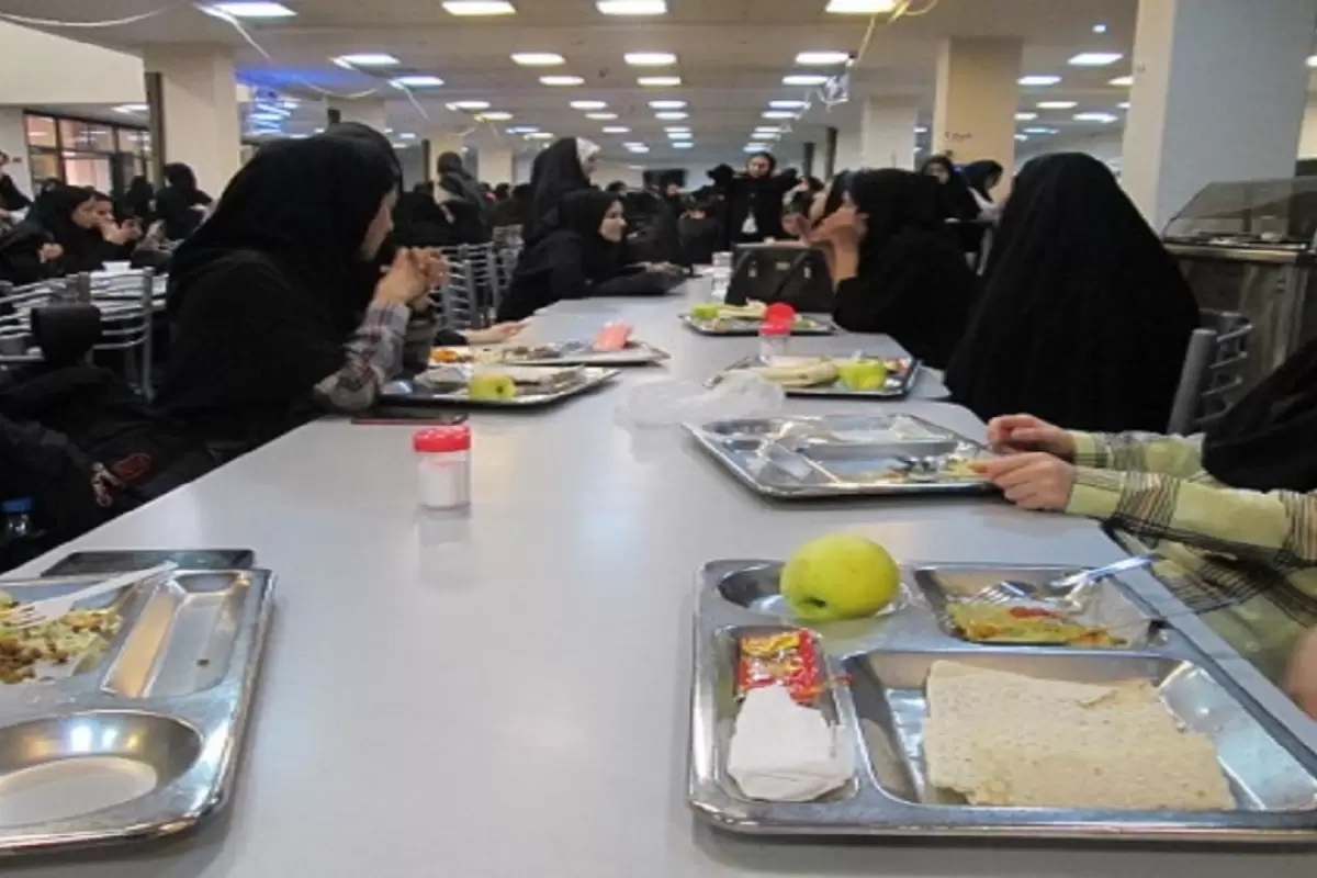 ببینید | ذوق‌زدگی دانشجوی ایرانی از غذای سلف دانشگاه کره‌جنوبی؛ مقایسه کنید با غذای سلف دانشگاه‌های کشور