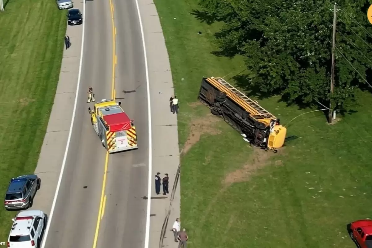 (ویدئو) واژگونی مرگبار اتوبوس مدرسه