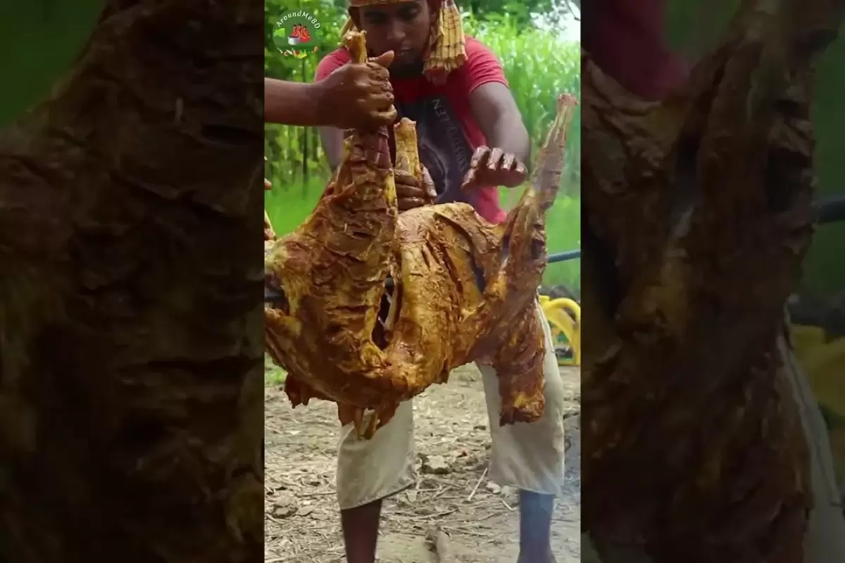 (ویدئو) غذای روستایی در هند؛ کباب بز کامل توسط چند جوان روستایی