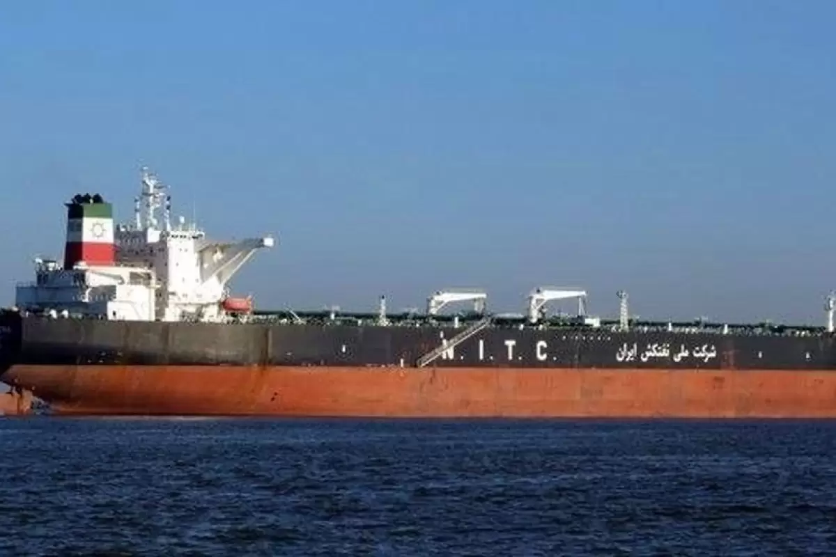 بلومبرگ مدعی شد؛ صادرات نفت ایران به بیش از ۲.۲ میلیون بشکه در روز رسیده