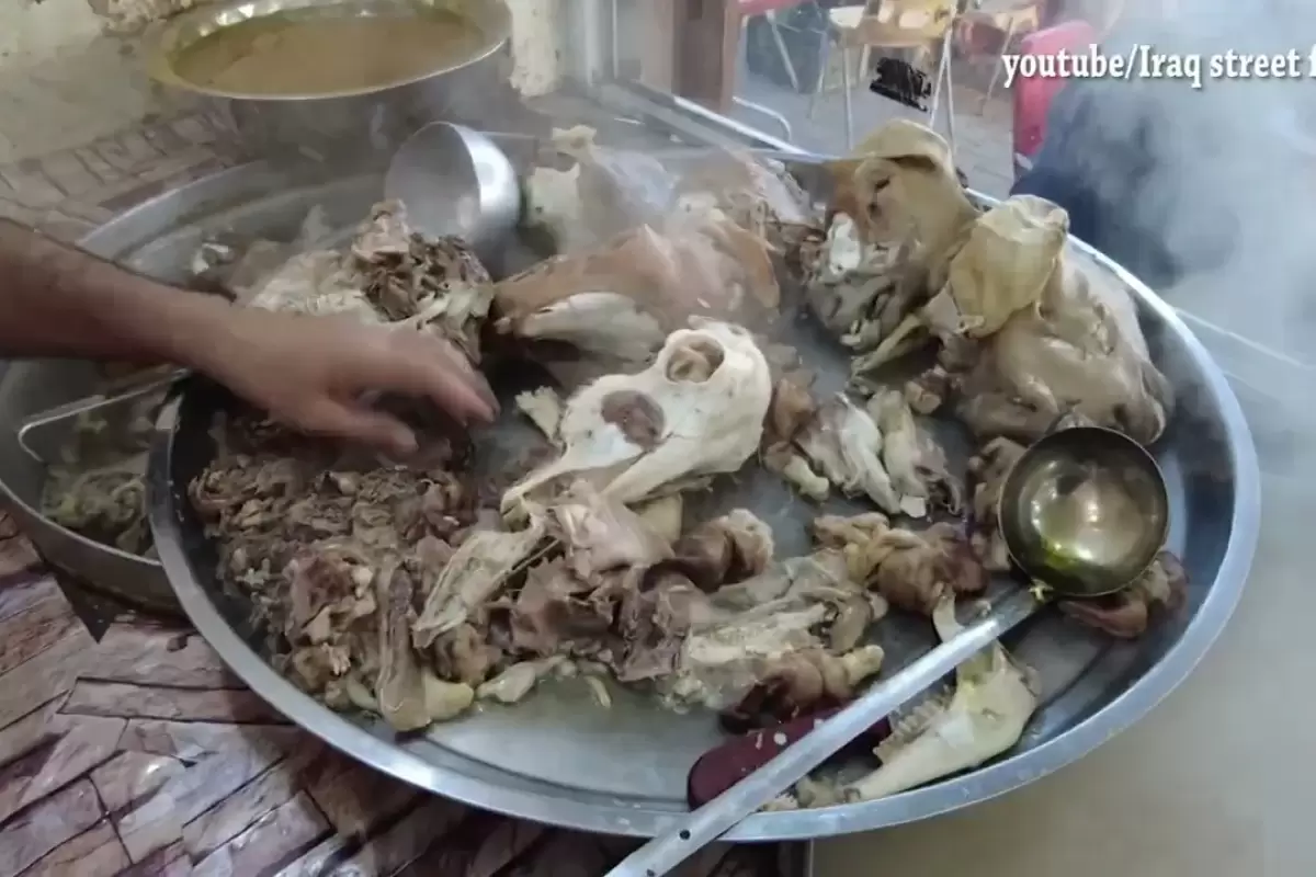 (ویدئو) ببینید طباخی های عراقی چگونه کله پاچه طبخ می کنند!