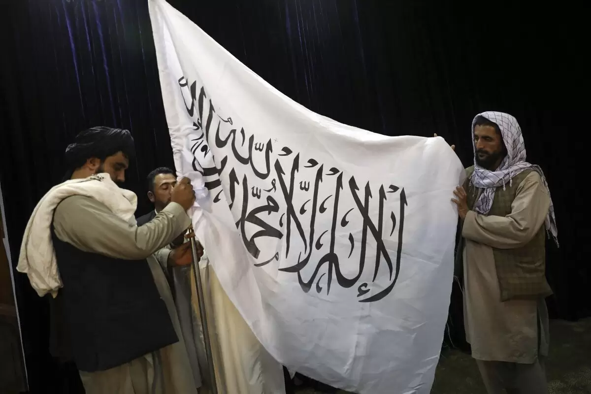 طالبان محتوای کتاب‌های درسی را تغییر داد؛ تصویر تروریست‌ها به عنوان «دلاوران»!