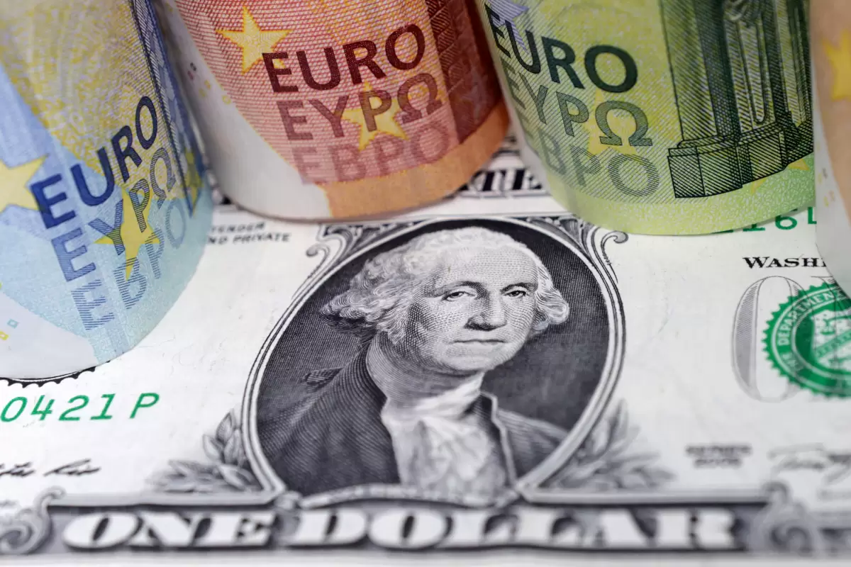 ادامه روند مثبت دلار همزمان با افت یورو، پوند و ین