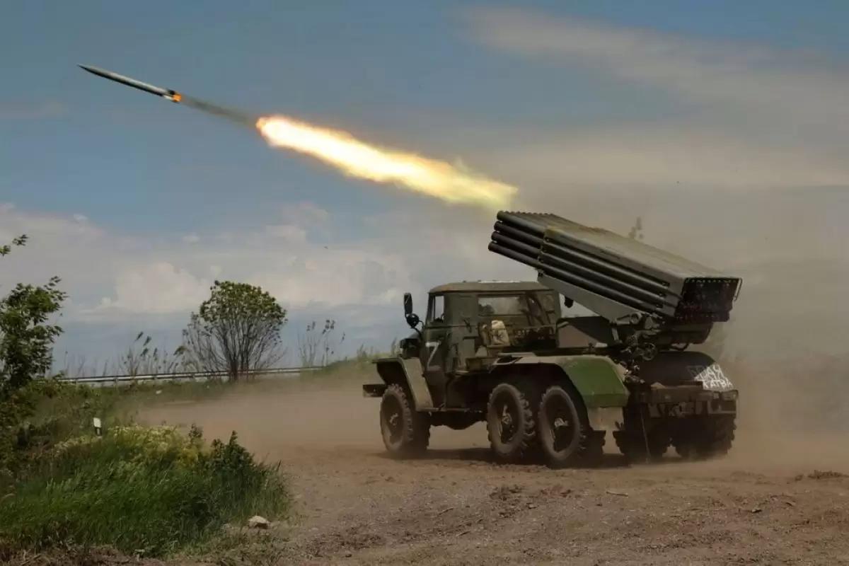 (ویدیو) لحظه انهدام یک سایت نظامی اوکراینی با سامانه موشکی «گراد»