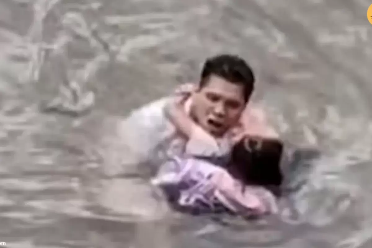 (ویدئو) نجات دختربچه درحال غرق شدن از رودخانه خروشان