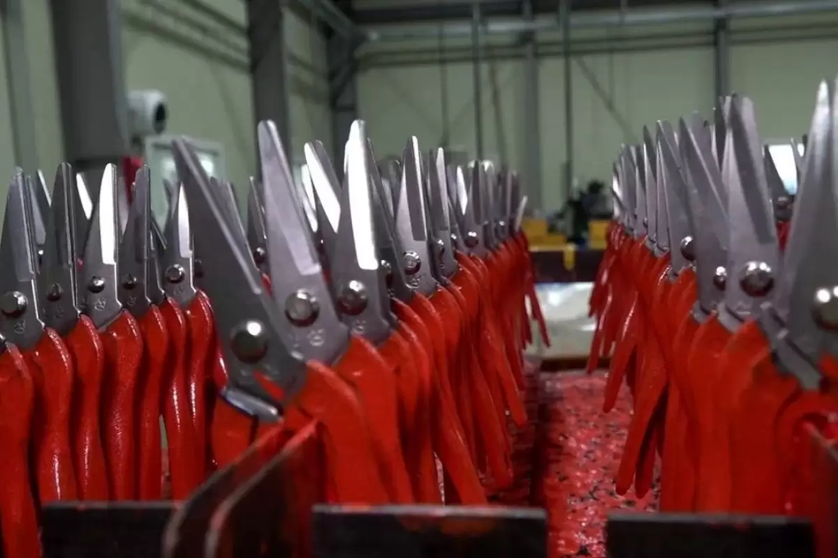 (ویدئو) فرآیند شگفت‌انگیز ساخت قیچی در کارخانه ۶۰ ساله کره‌ای