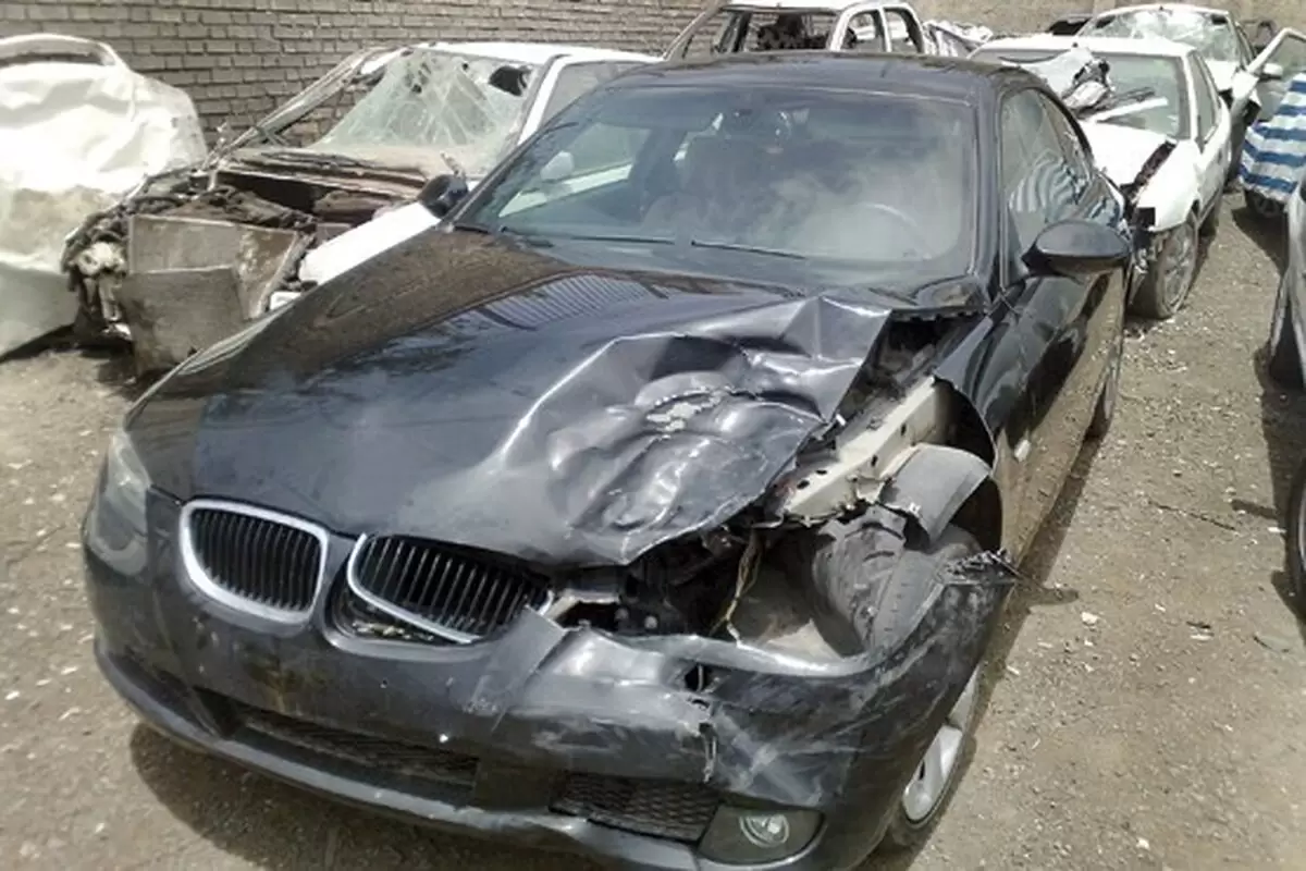 (ویدئو) برخورد تکان دهنده BMW آخرین مدل با تیر برق هنگام انجام حرکت نمایشی