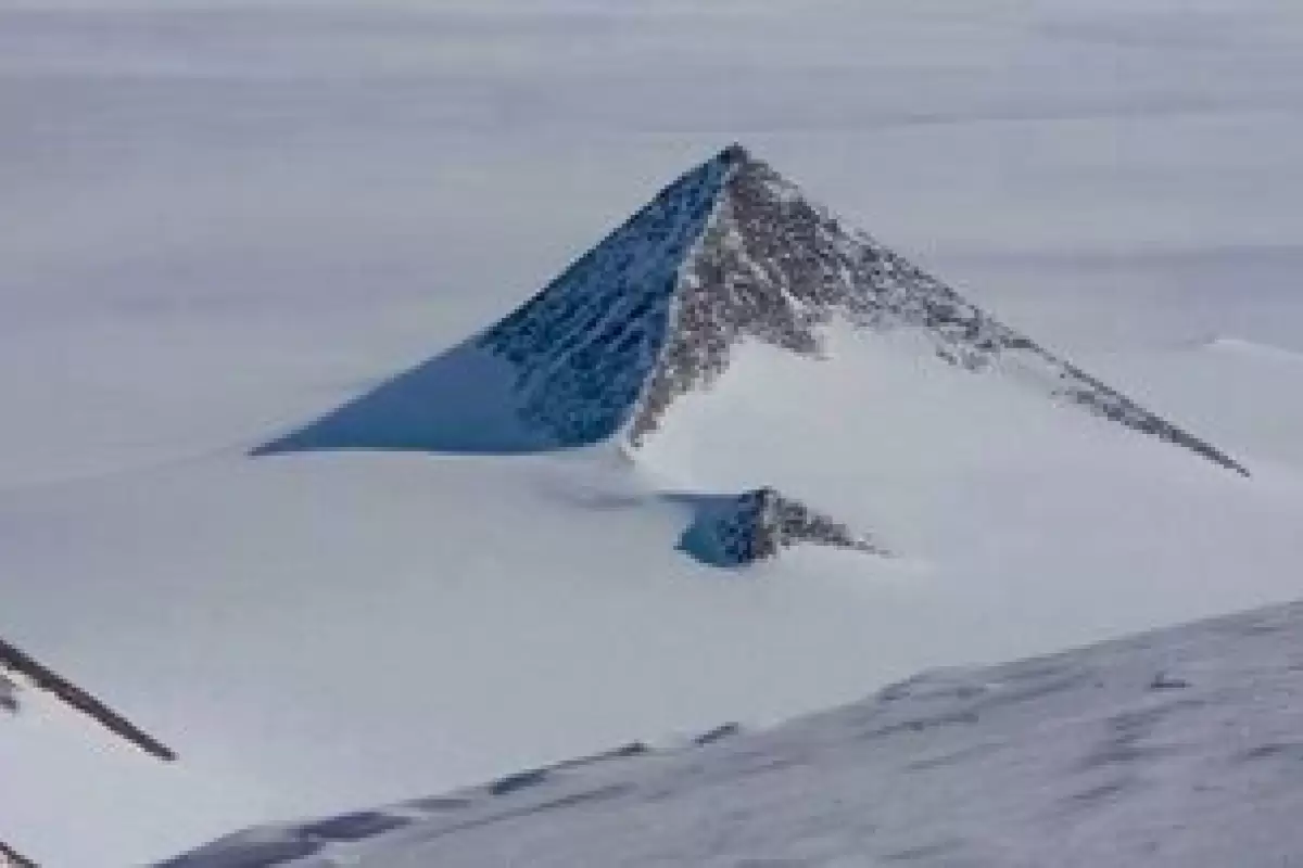 ( عکس) اهرام مرموز قطب جنوب پایگاه بیگانگان فضایی است؟