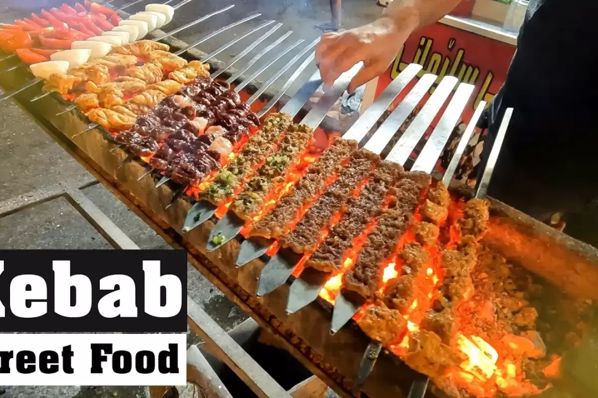 (ویدئو) غذای خیابانی؛ تهیه و سرو متفاوت کباب چنجه، کوبیده، دل و جگر در کردستان عراق