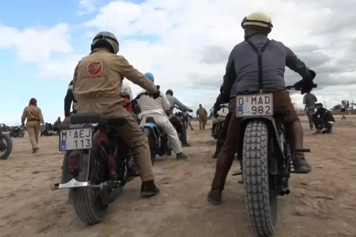 (ویدئو) مسابقه خودروها و موتورهای قدیمی در ساحل نرماندی