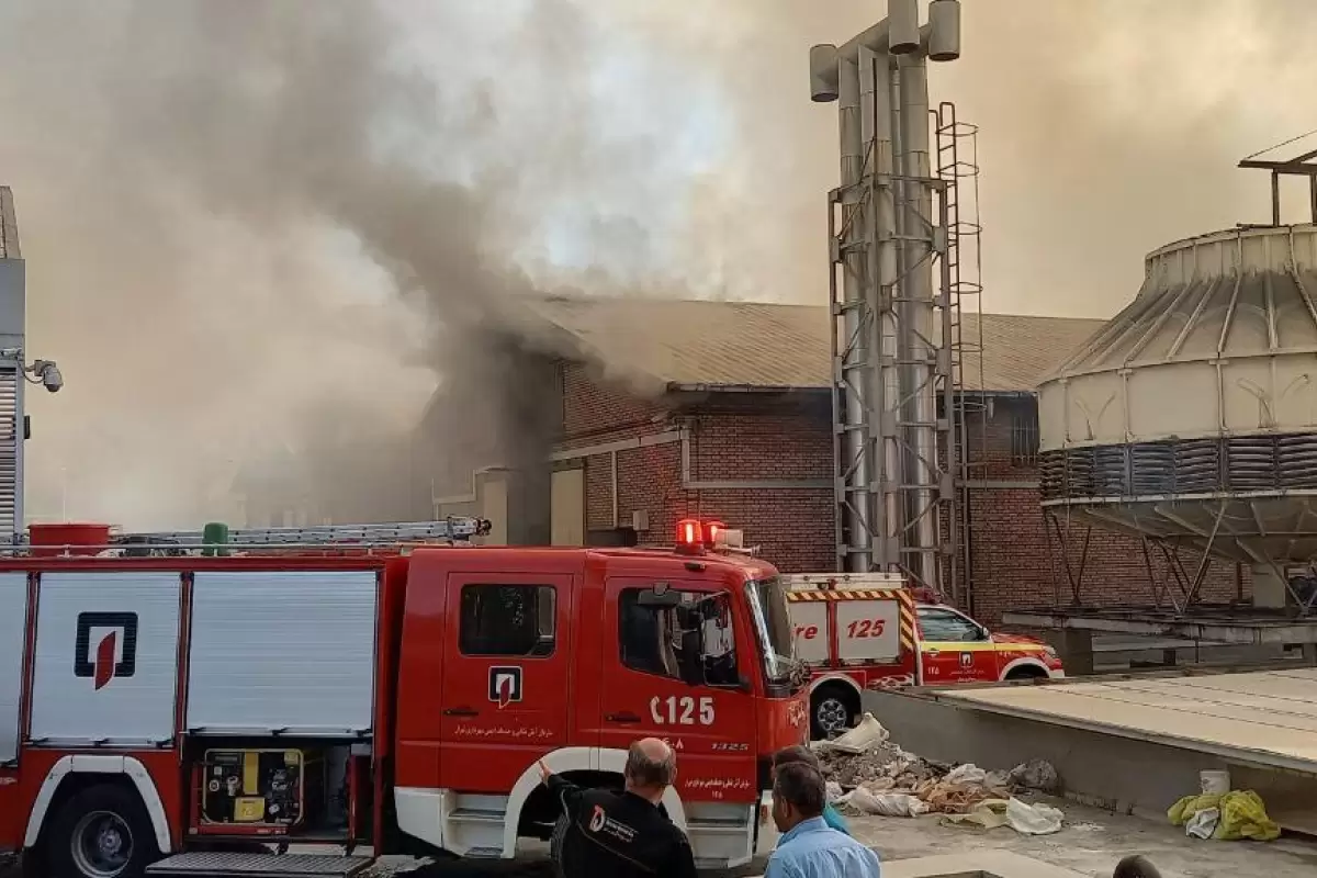 آتش سوزی در انبار سازمان هواپیمایی کشوری مستقر در محوطه شرکت فرودگاه ها