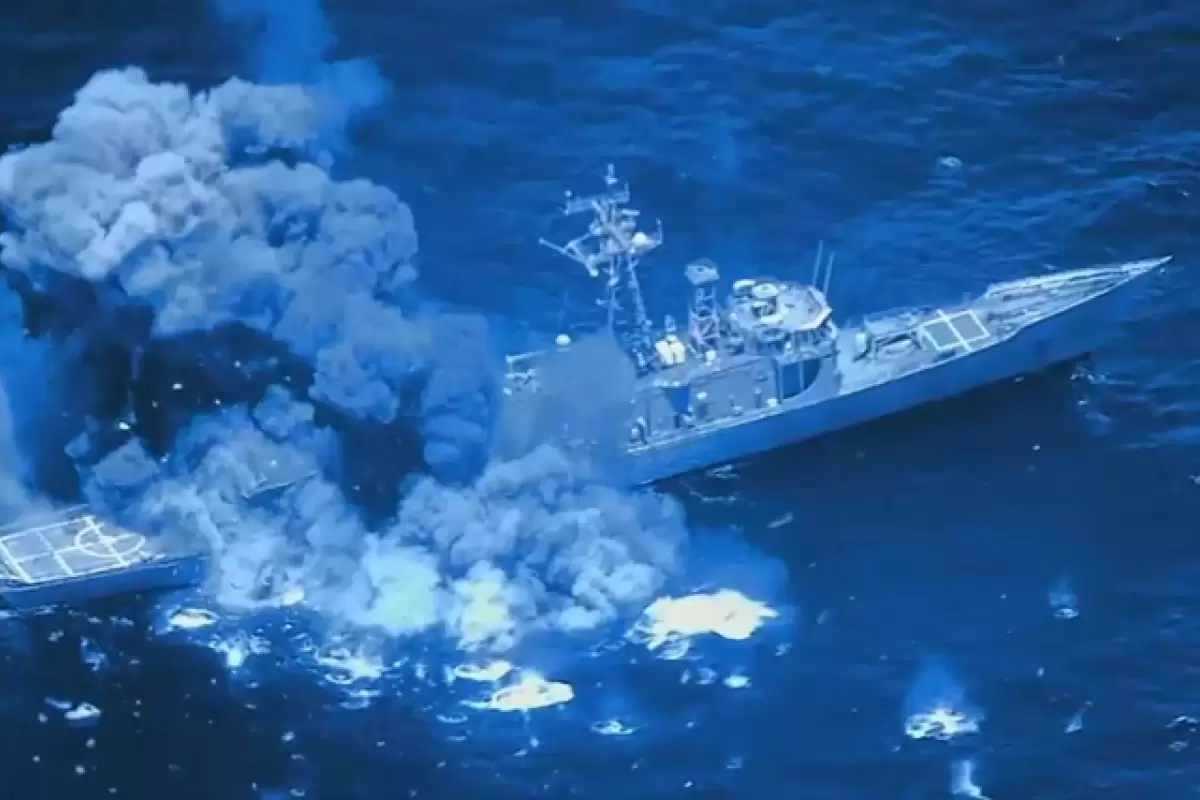(ویدئو) خنده دار ترین مانور دریایی تاریخ آمریکا؛ هر کاری کردند نتوانستند این کشتی را غرق کنند!