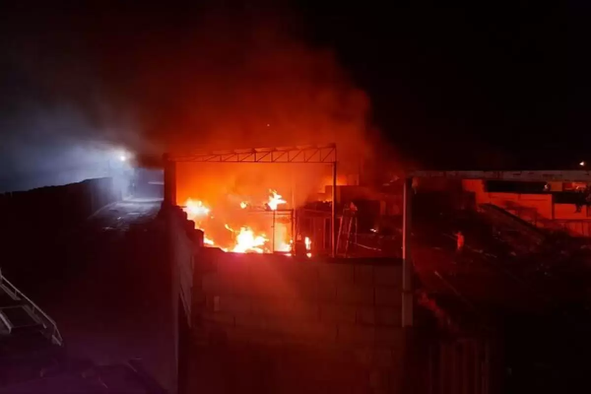 ببینید | فوری؛ اولین تصاویر از محل آتش‌سوزی انبار سازمان توسعه وابسته به وزارت دفاع