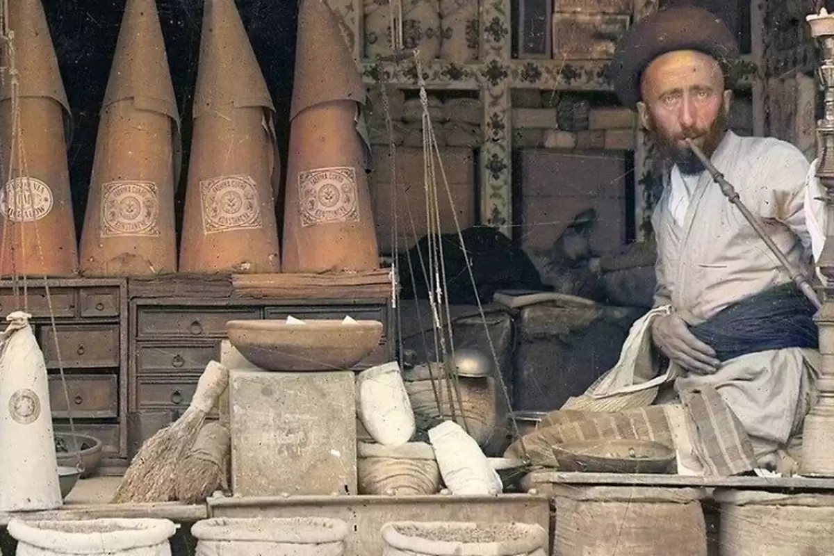 دو عکس دیده نشده و شگفت انگیز از «بازار رشت» در زمان قاجار