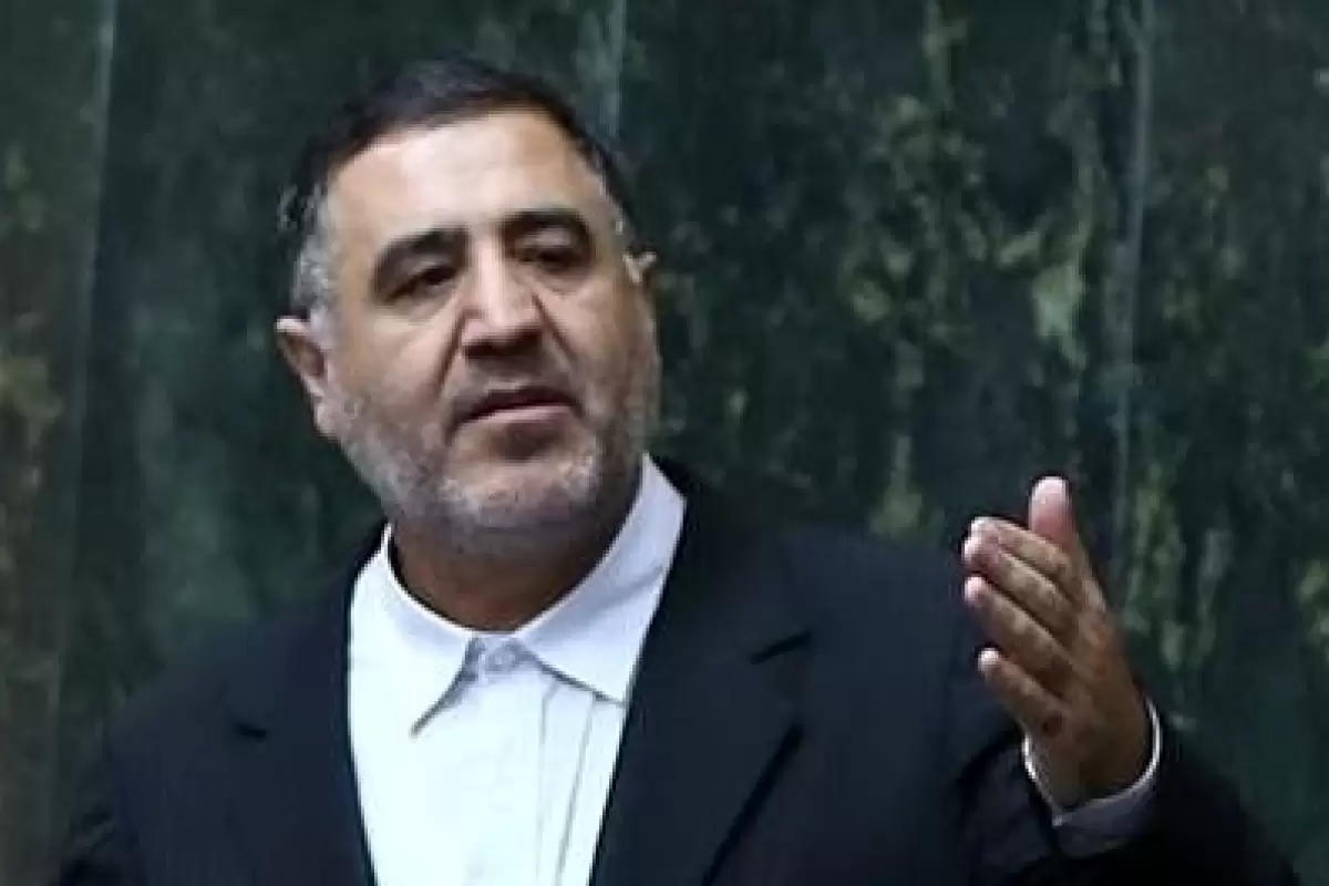 برخی در قدرت سواد کافی ندارند اما مسئولیت زیادی دارند؛ کار خداست با این همه مسائل و مشکلات، نظام به حیات خود ادامه می‌دهد